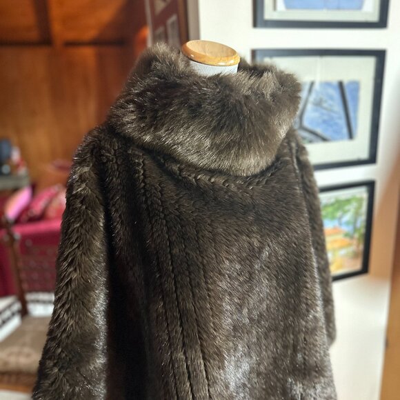 NWT - TERRY LEWIS Brown Faux Fur Turtleneck Poncho – OS - Picture 1 of 8